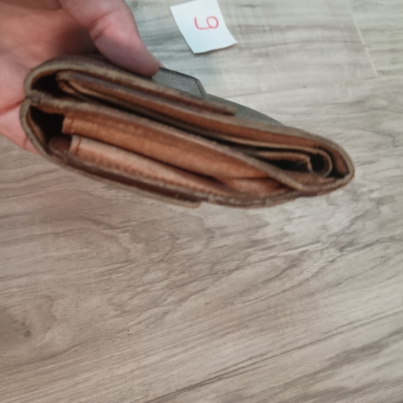 Authentic Louis Vuitton Elise Wallet - Picture 4 of 11